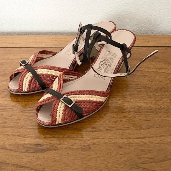 Salvatore Ferragamo Straw wedge pointy toe kitten heels - Picture 1 of 7